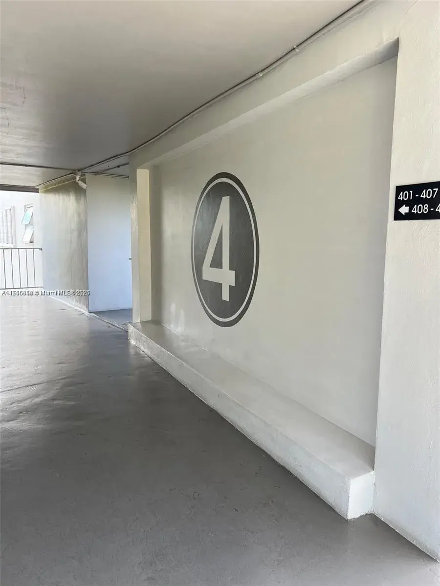 4800 Hillcrest Ln # 402, Hollywood FL 33021