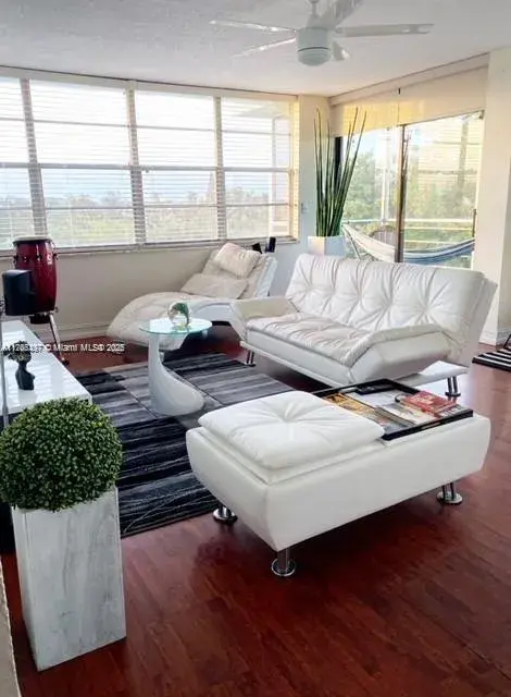 2 bedroom 2 bath Residential for sale at 2771 Taft St # 403, Hollywood FL 33020