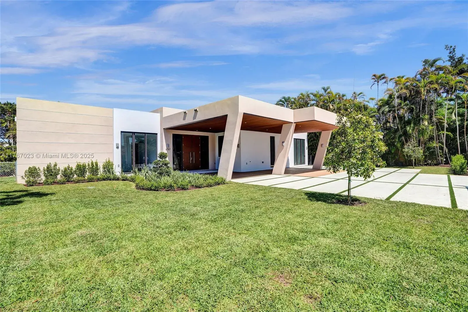 6 bedroom 7 bath Residential for sale at 8787 SW 107th St, Miami FL 33176