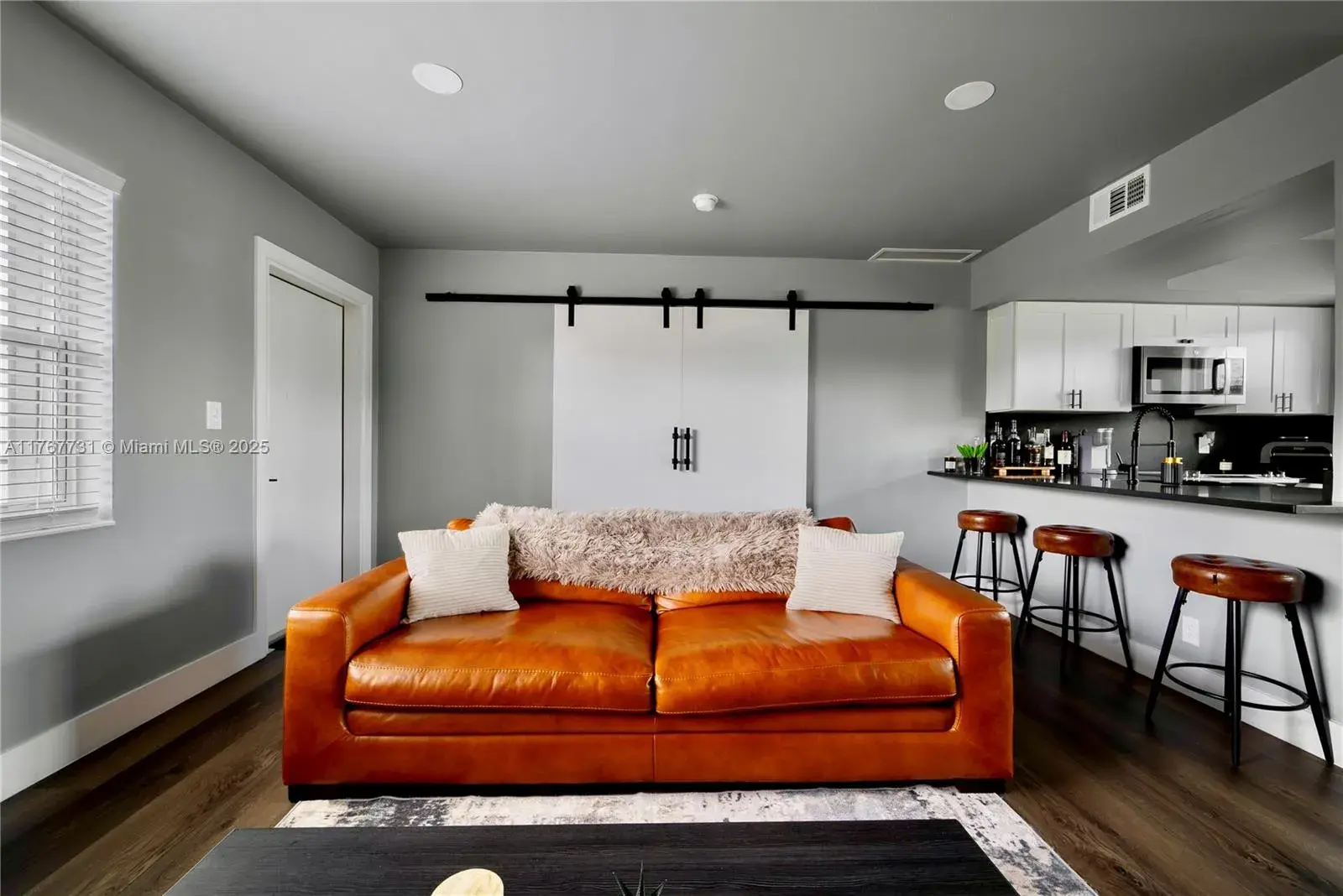 1 bedroom 1 bath Residential for sale at 609 NE 13th Ave # 302, Fort Lauderdale FL 33304