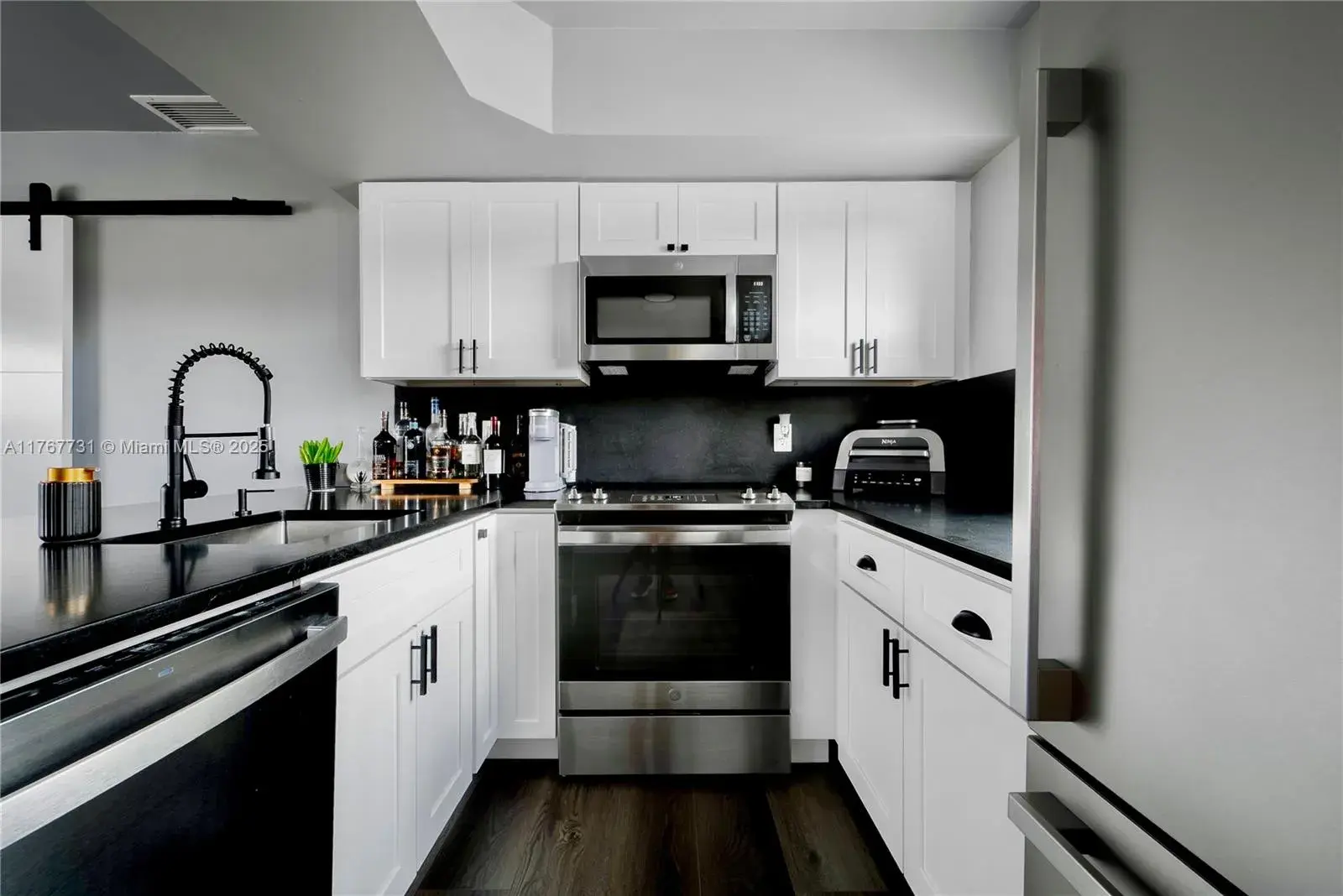 609 NE 13th Ave # 302, Fort Lauderdale FL 33304