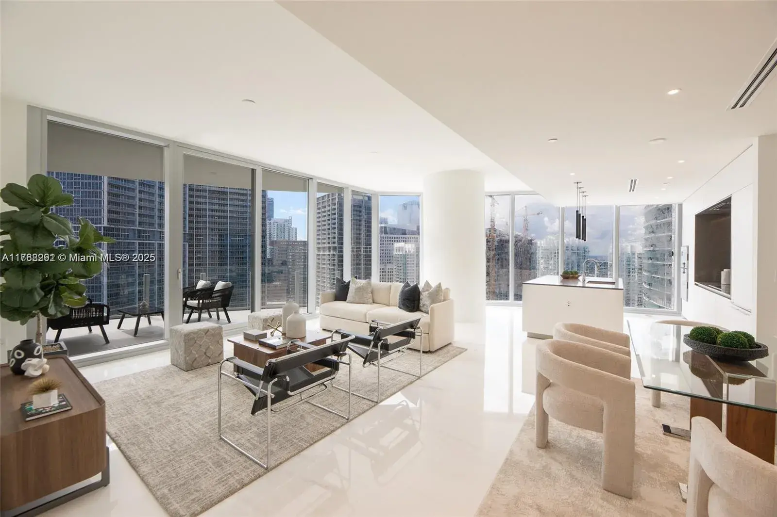 300 Biscayne Blvd Way # 3707, Miami FL 33131
