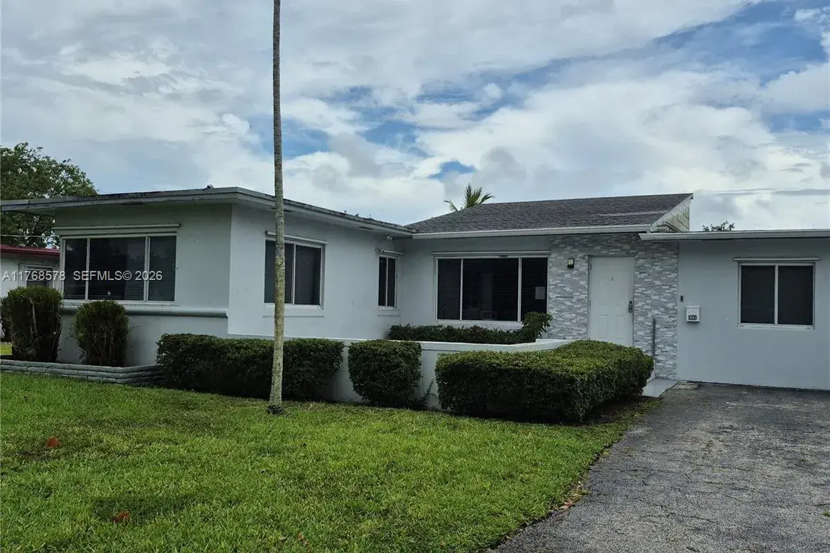 8320 NW 10 Ave, Miami FL 33150