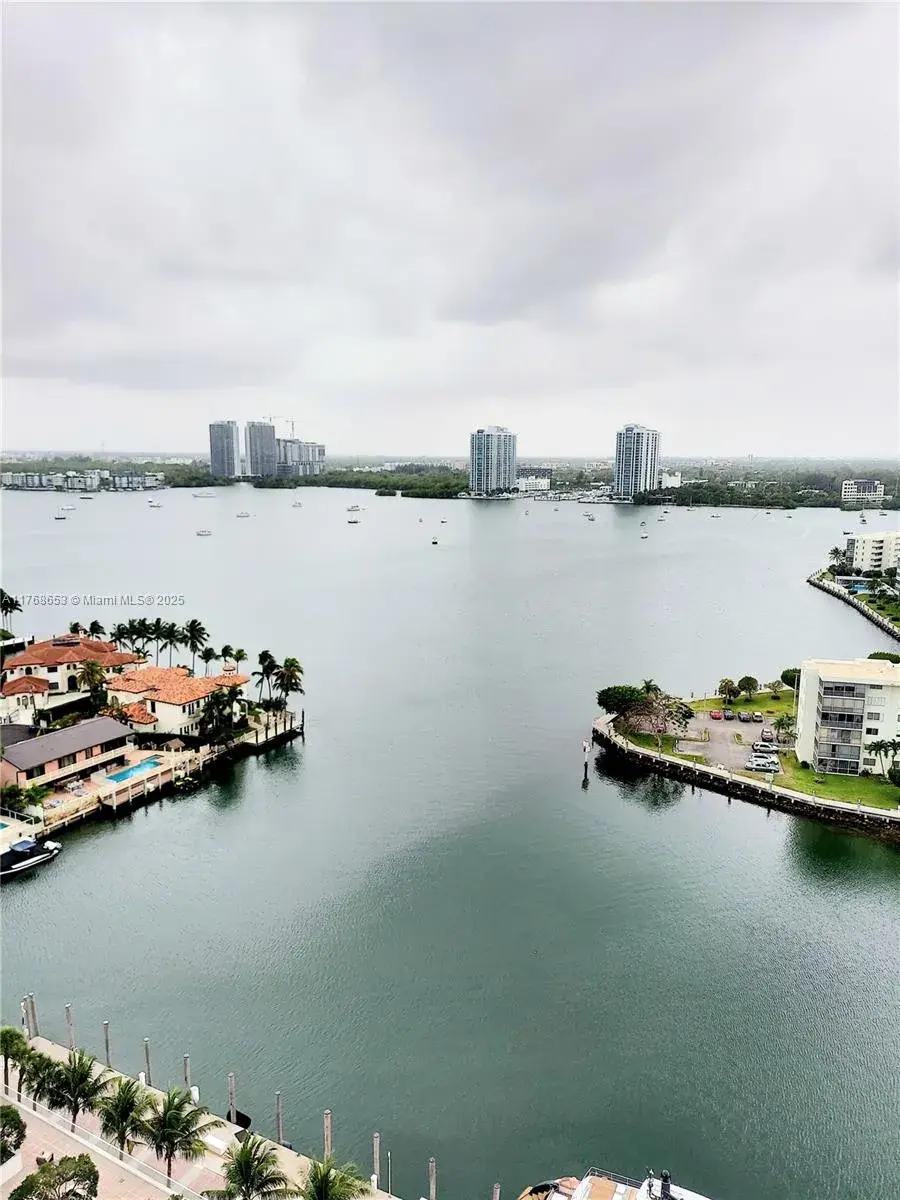 3 bedroom 2 bath Residential Lease for rent at 1000 W Island Blvd # 2002, Aventura FL 33160