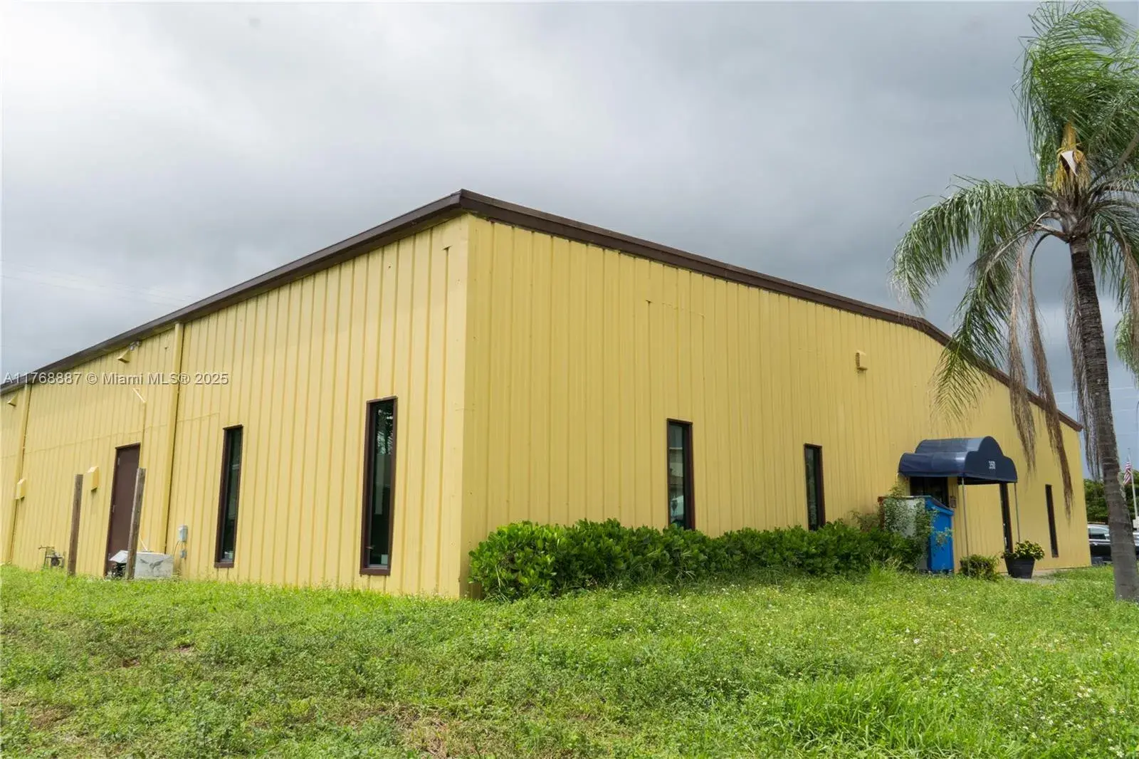 350 SW 25th St, Fort Lauderdale FL 33315