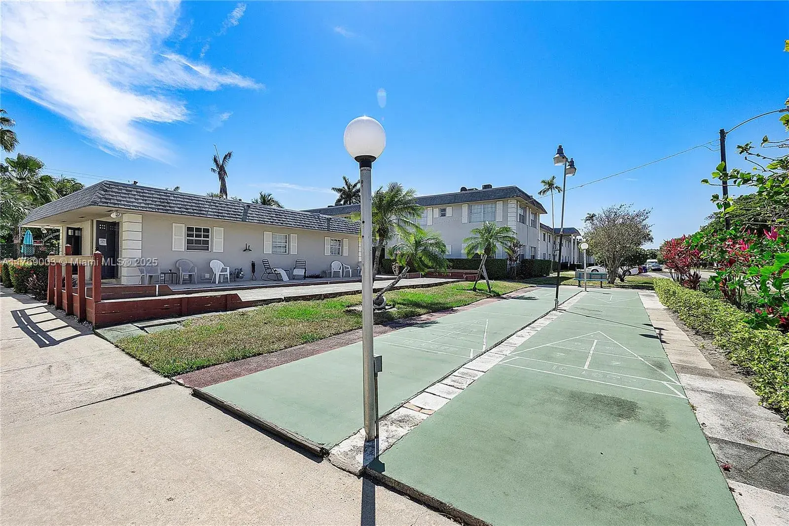 1 bedroom 1 bath Residential for sale at 1520 Mckinley St # 206E, Hollywood FL 33020