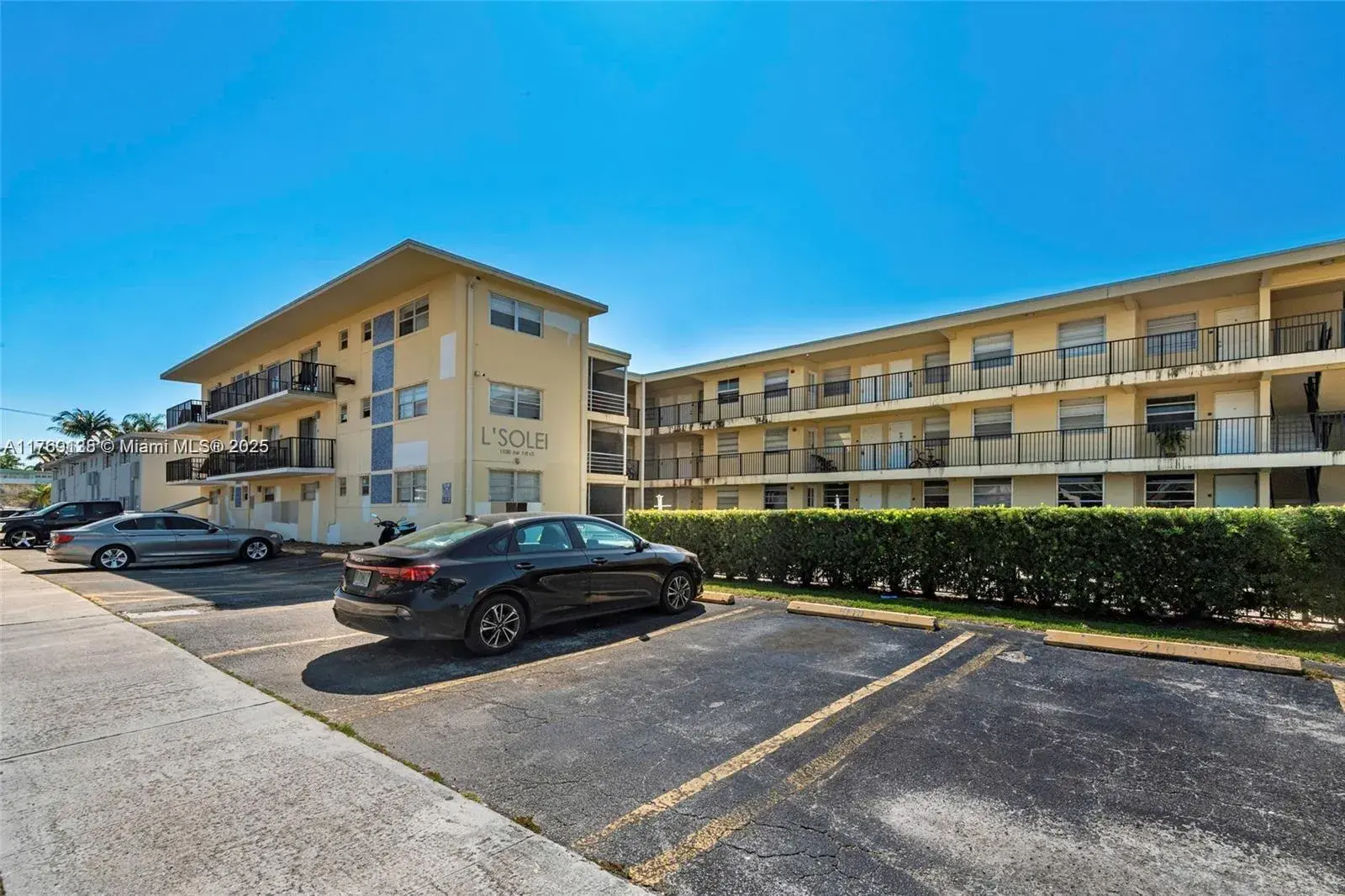 1 bedroom 1 bath Residential for sale at 1100 NE 1st Ct # 210, Hallandale Beach FL 33009