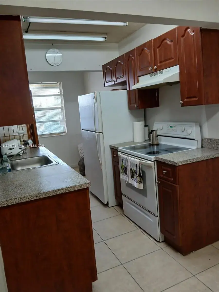 1100 NE 1st Ct # 210, Hallandale Beach FL 33009