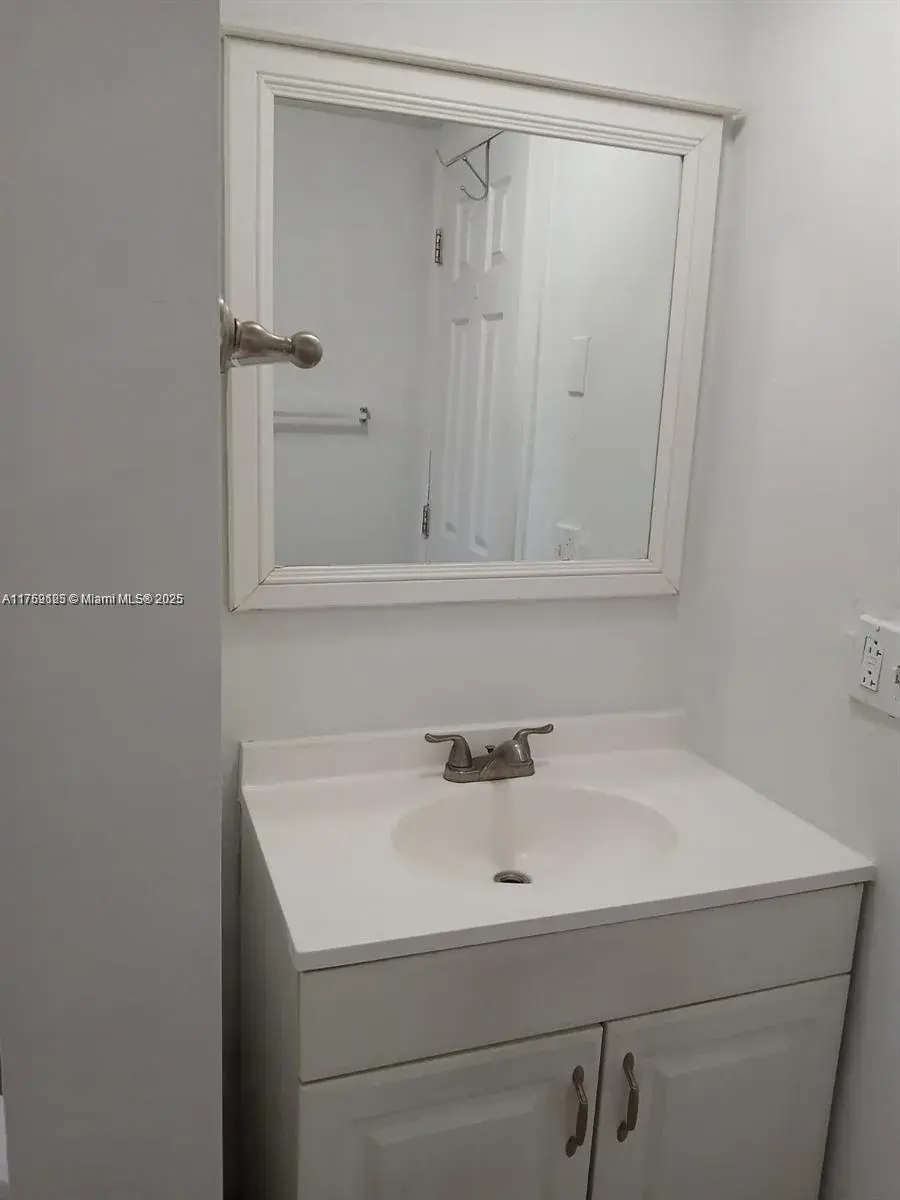 1100 NE 1st Ct # 210, Hallandale Beach FL 33009