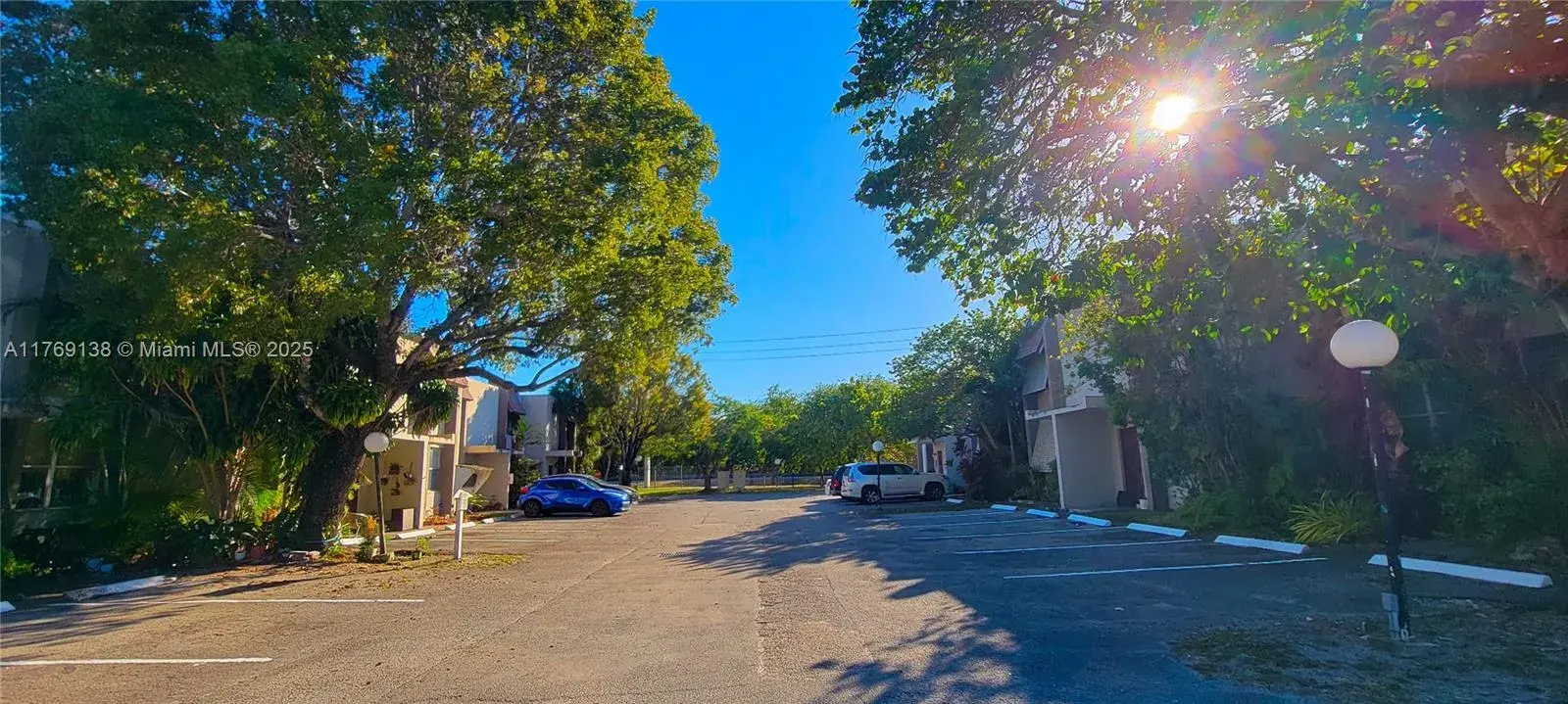 14241 Memorial Hwy # 9F, Miami FL 33161