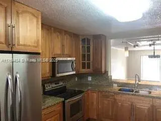12500 SW 6th St # 313N, Pembroke Pines FL 33027