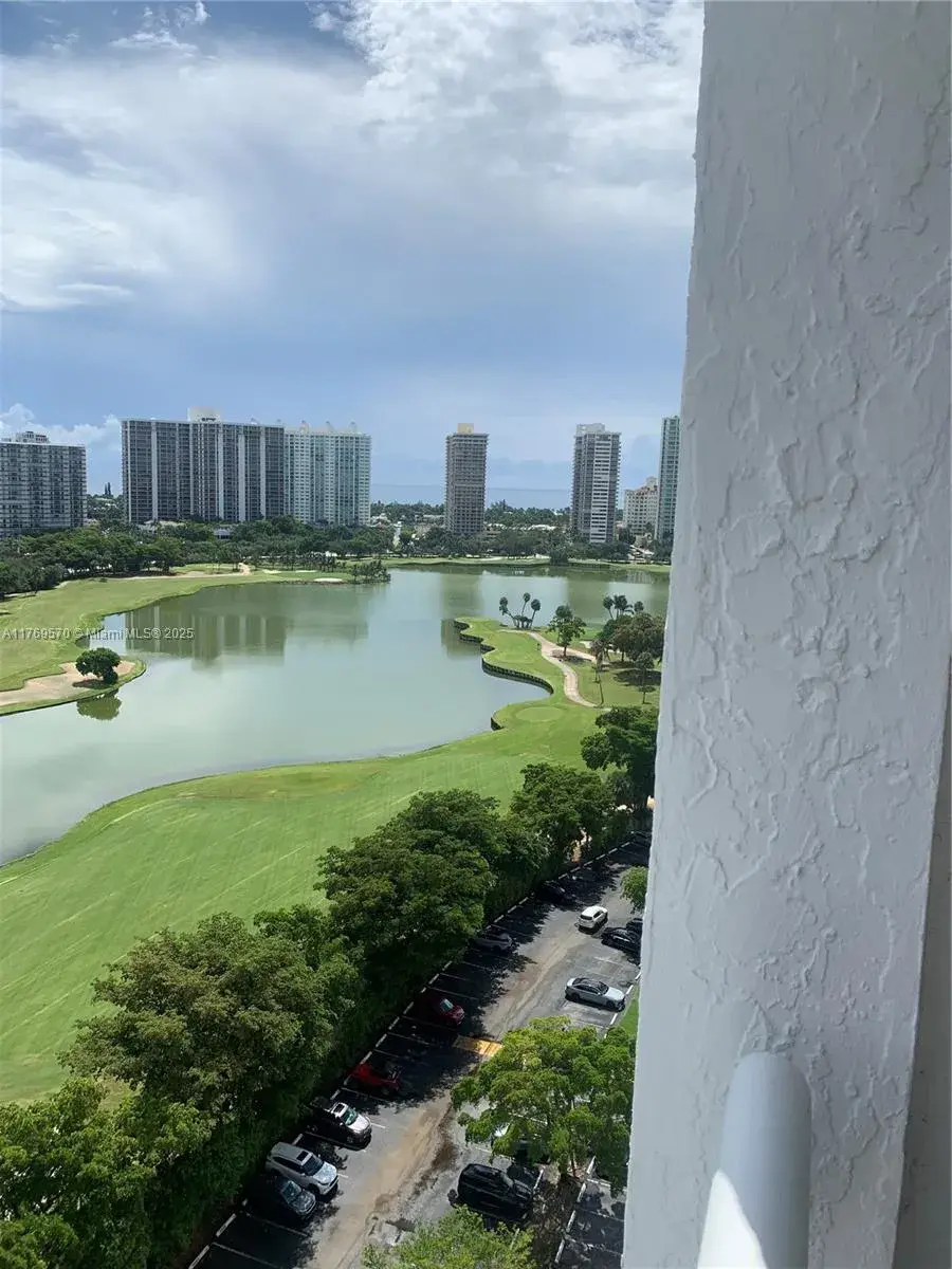 2 bedroom 2 bath Residential for sale at 20225 NE 34 CT # 1819, Aventura FL 33180