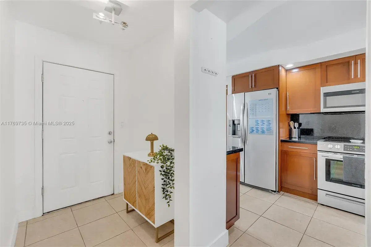 1750 NE 191st St # 1, Miami FL 33179