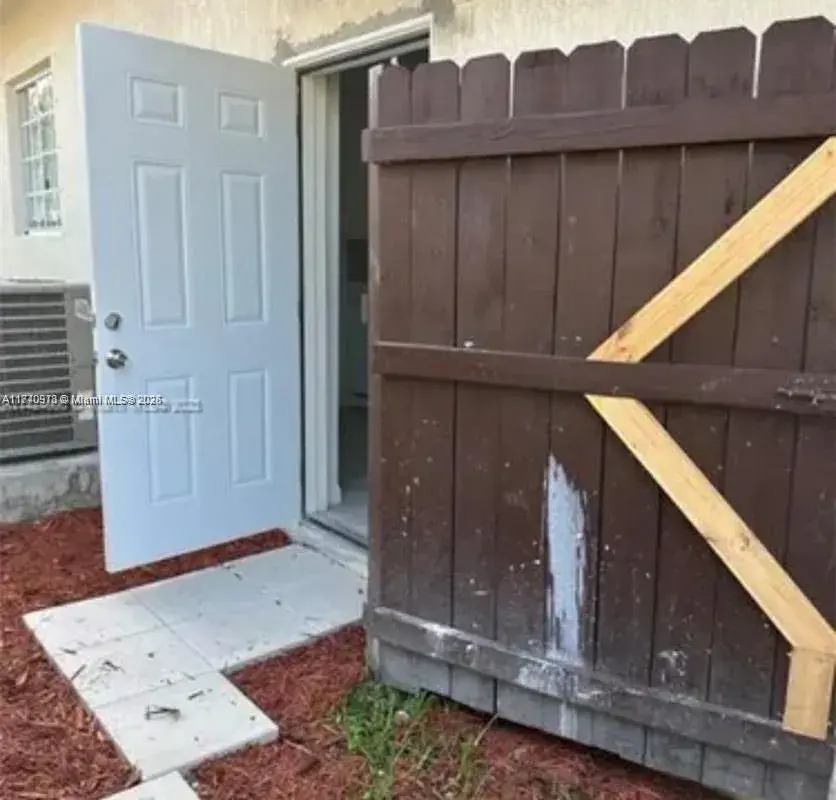 9860 SW 161st Ave, Miami FL 33196