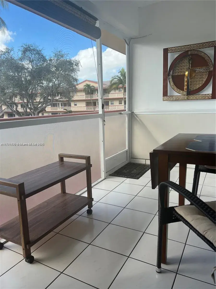1 bedroom 1 bath Residential for sale at 5300 Washington St # H237, Hollywood FL 33021