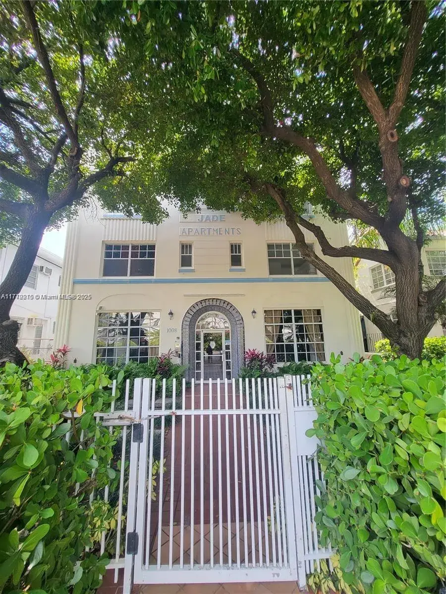 2 bedroom 1 bath for sale at 1008 Jefferson Ave # 303, Miami Beach FL 33139