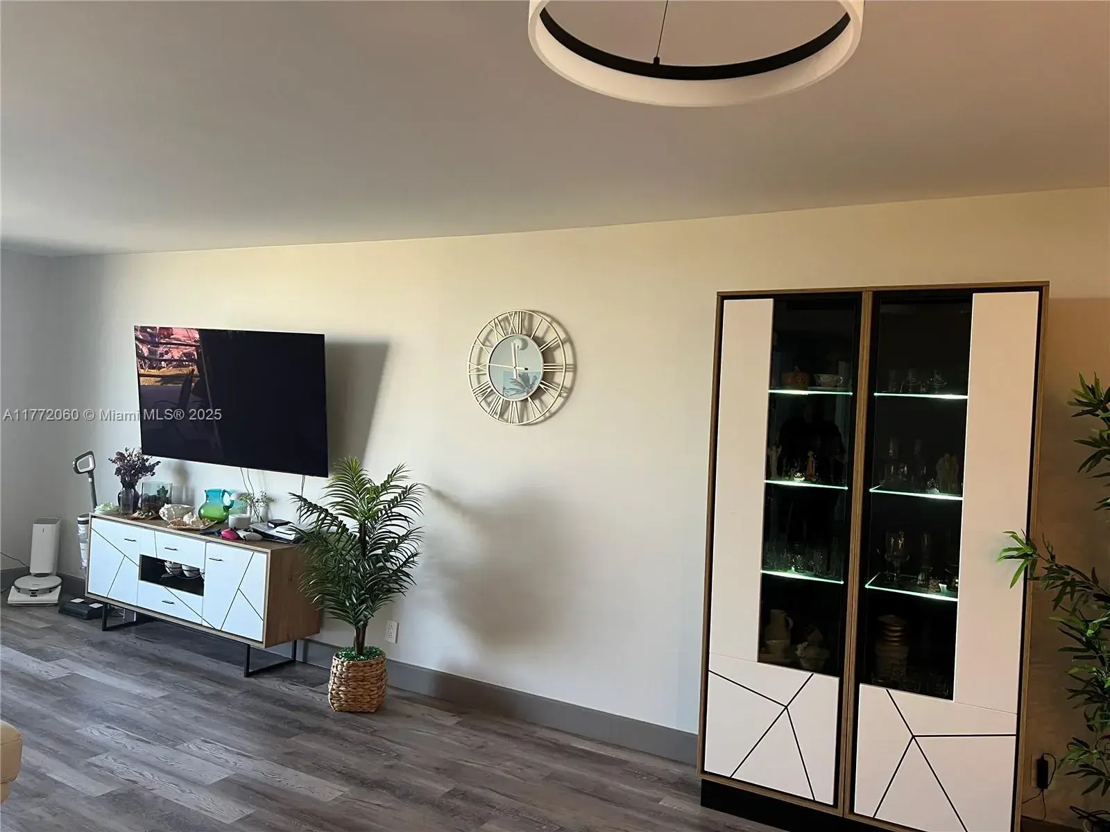 600 Three Islands Blvd # 504, Hollywood FL 33009