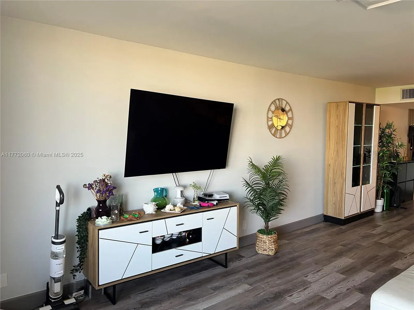600 Three Islands Blvd # 504, Hollywood FL 33009