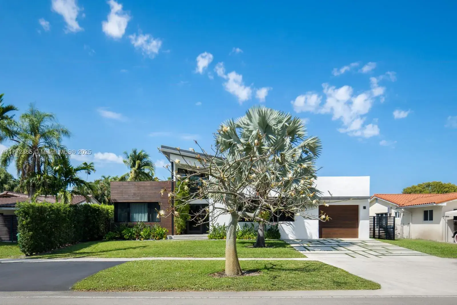 2421 NE 199th St, Miami FL 33180
