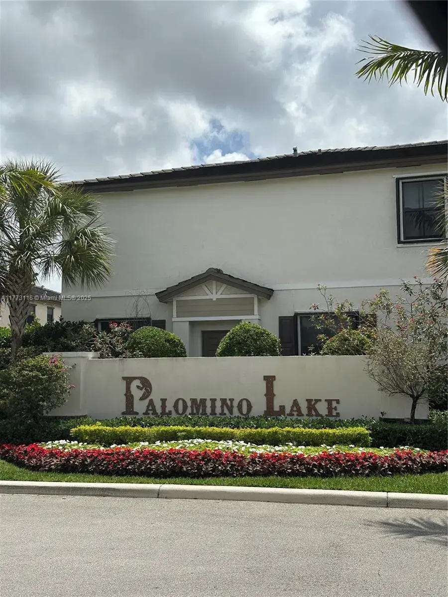 3 bedroom 2 bath Residential for sale at 4706 Santa Cruz Way, Davie FL 33314
