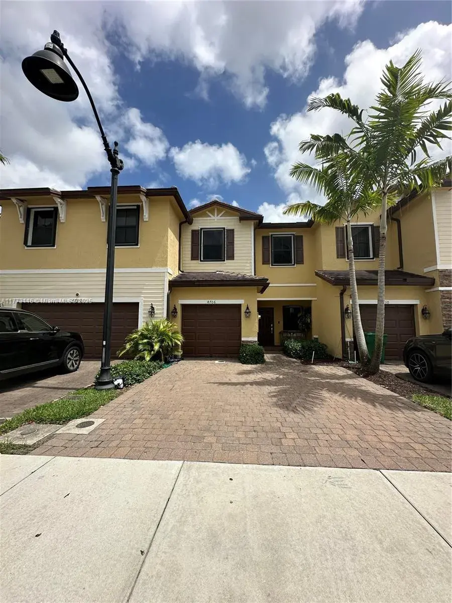 4706 Santa Cruz Way, Davie FL 33314