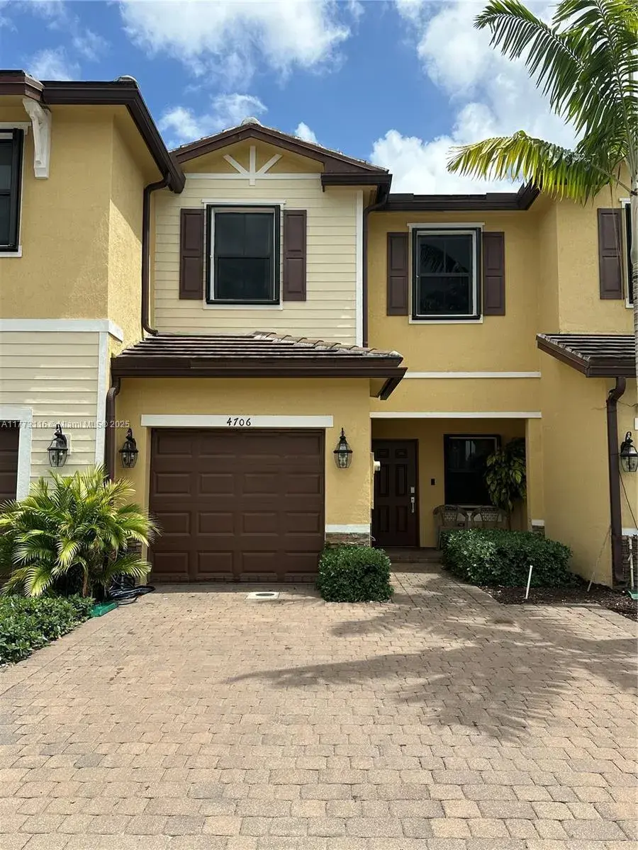 4706 Santa Cruz Way, Davie FL 33314