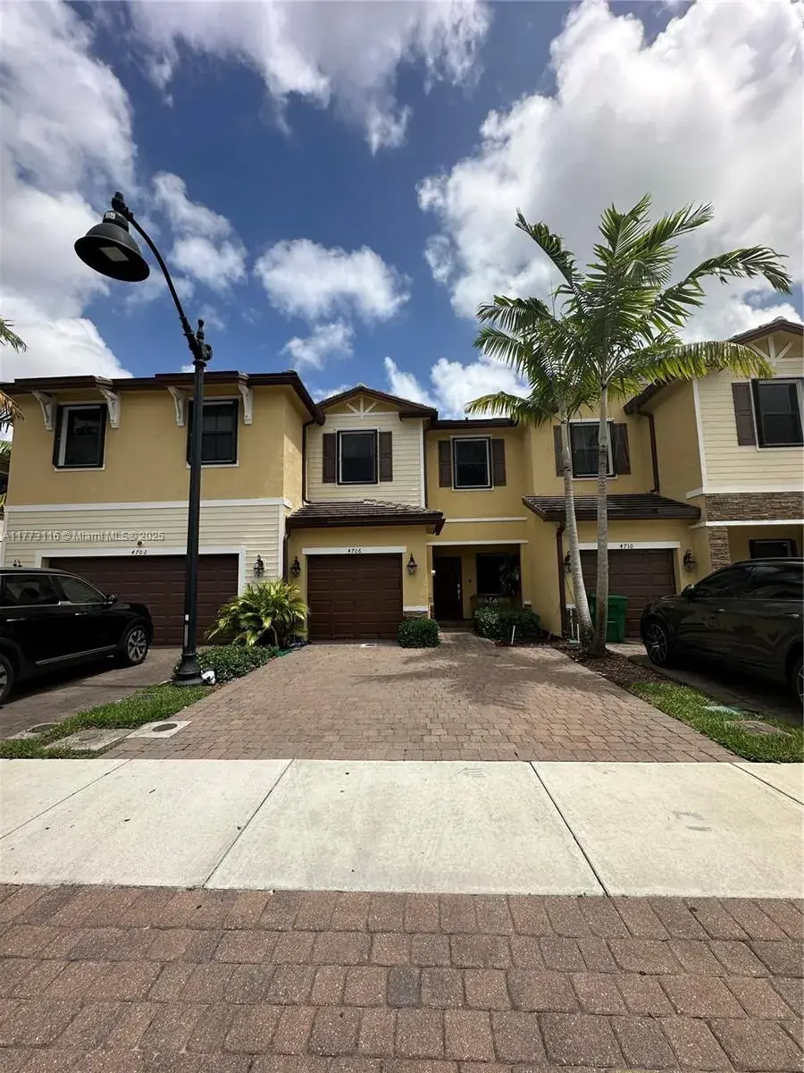 4706 Santa Cruz Way, Davie FL 33314