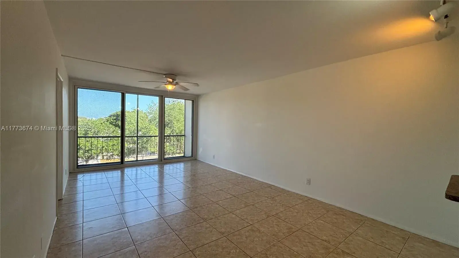 2 bedroom 2 bath Residential Lease for rent at 4501 NE 21st Ave # 307, Fort Lauderdale FL 33308