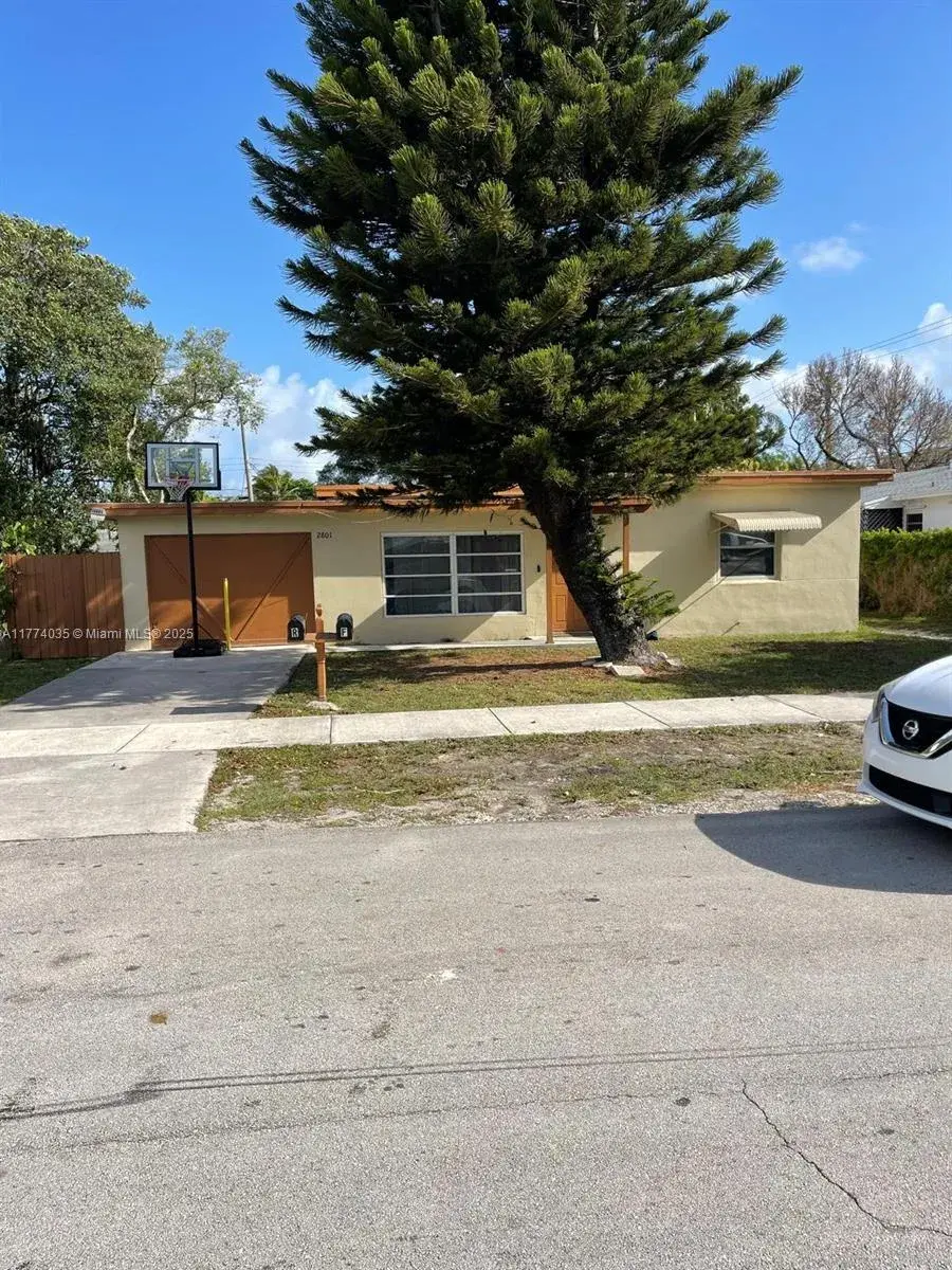 2801 Mayo St, Hollywood FL 33020