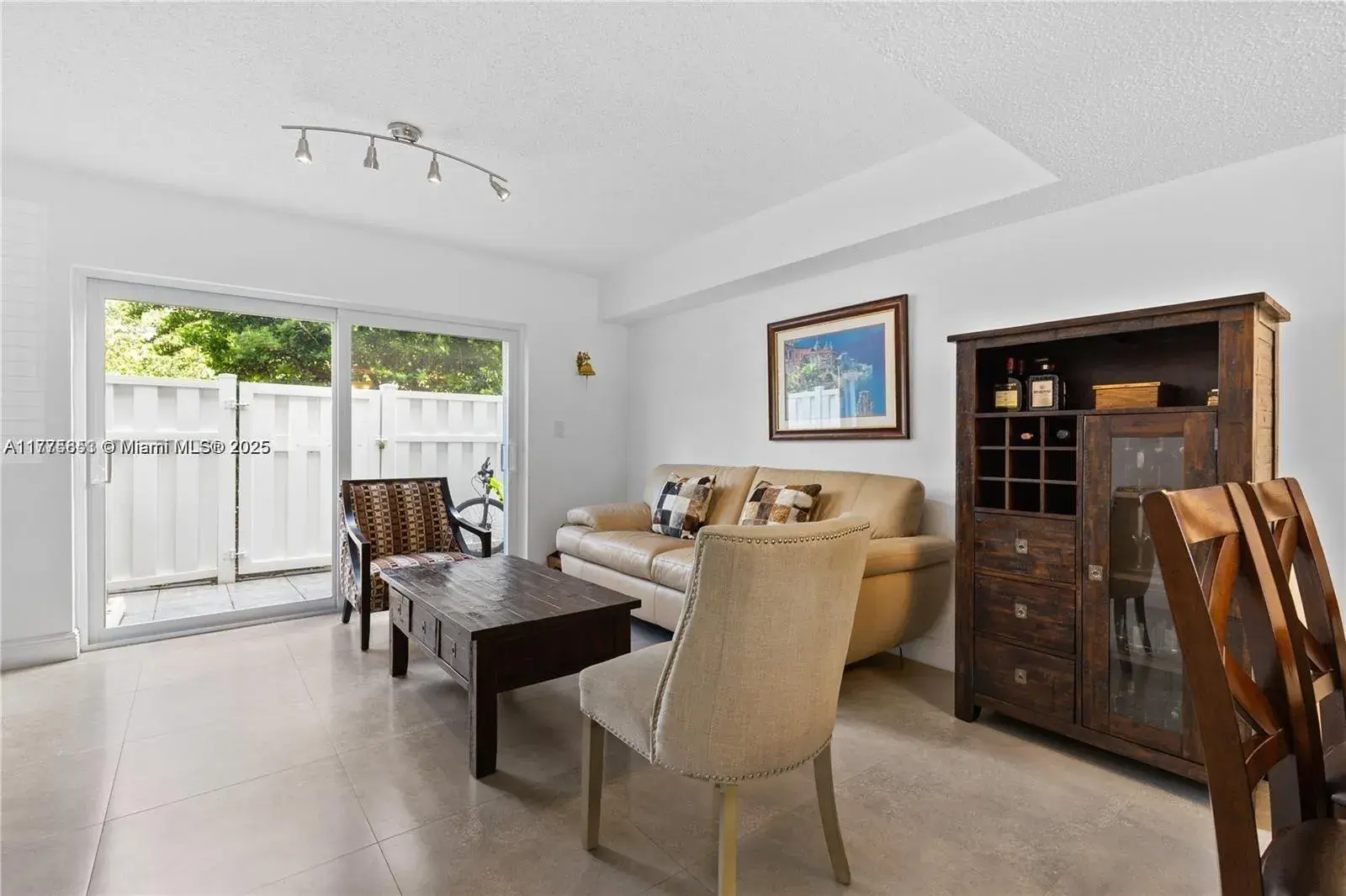 105 Riviera Cir, Weston FL 33326