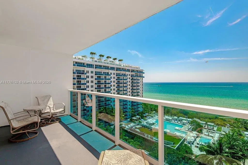 1 bedroom 2 bath for rent at 2301 Collins Ave # 1424, Miami Beach FL 33139