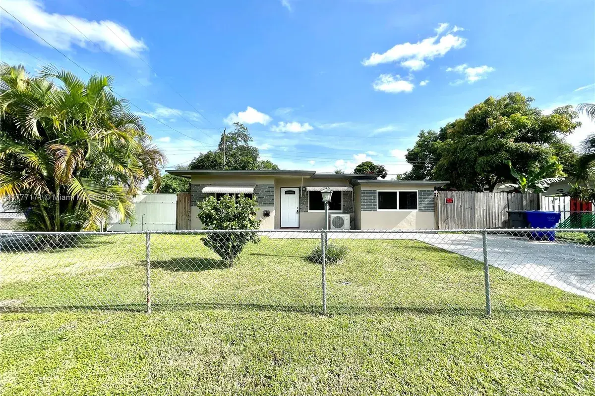 5610 Cleveland St, Hollywood FL 33021