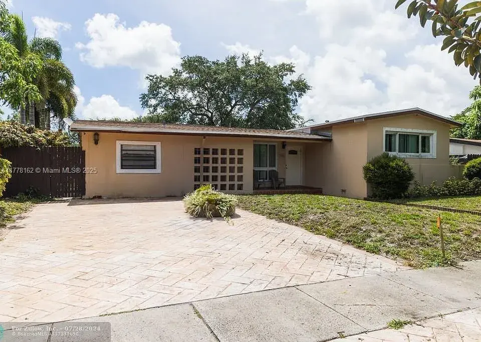 2 bedroom 1 bath Residential Lease for rent at 948 SW 49th Ter, Plantation FL 33317