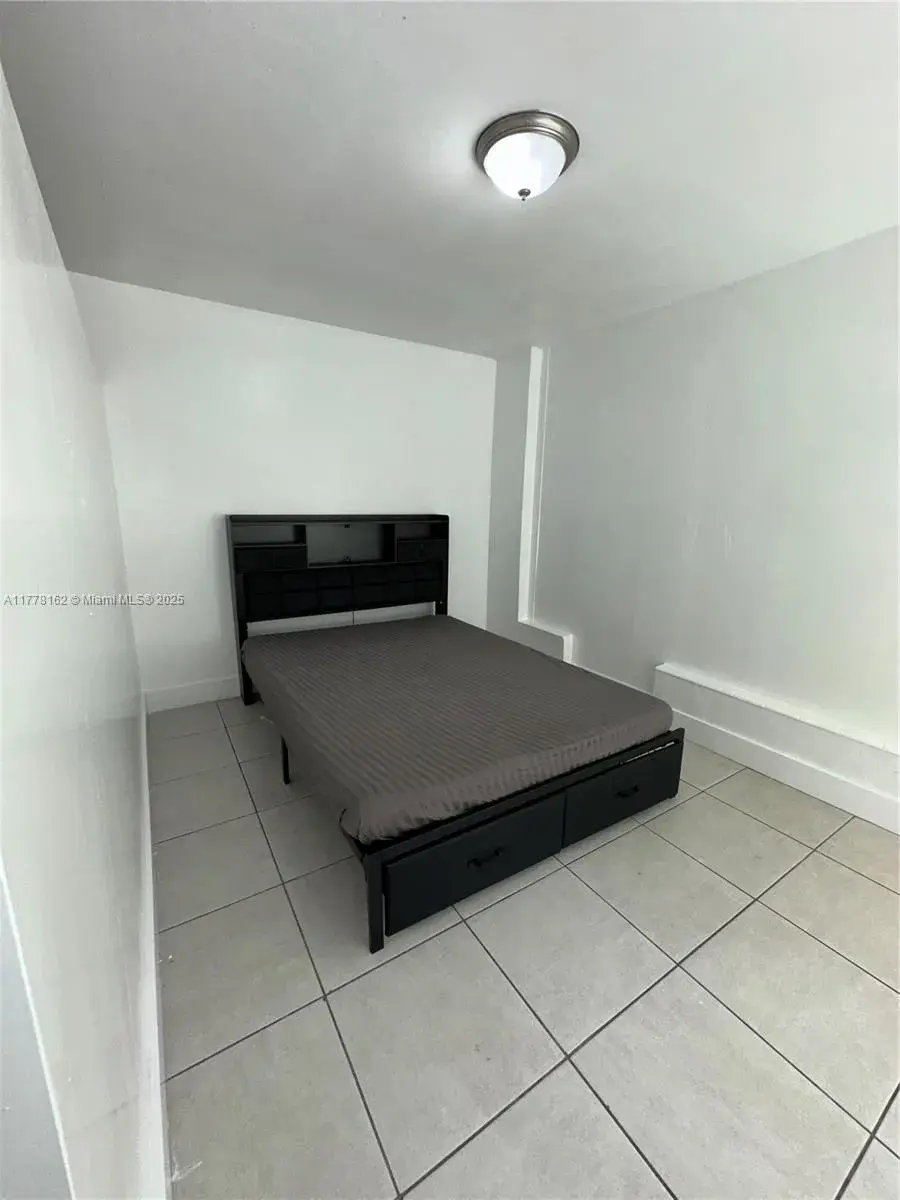948 SW 49th Ter, Plantation FL 33317