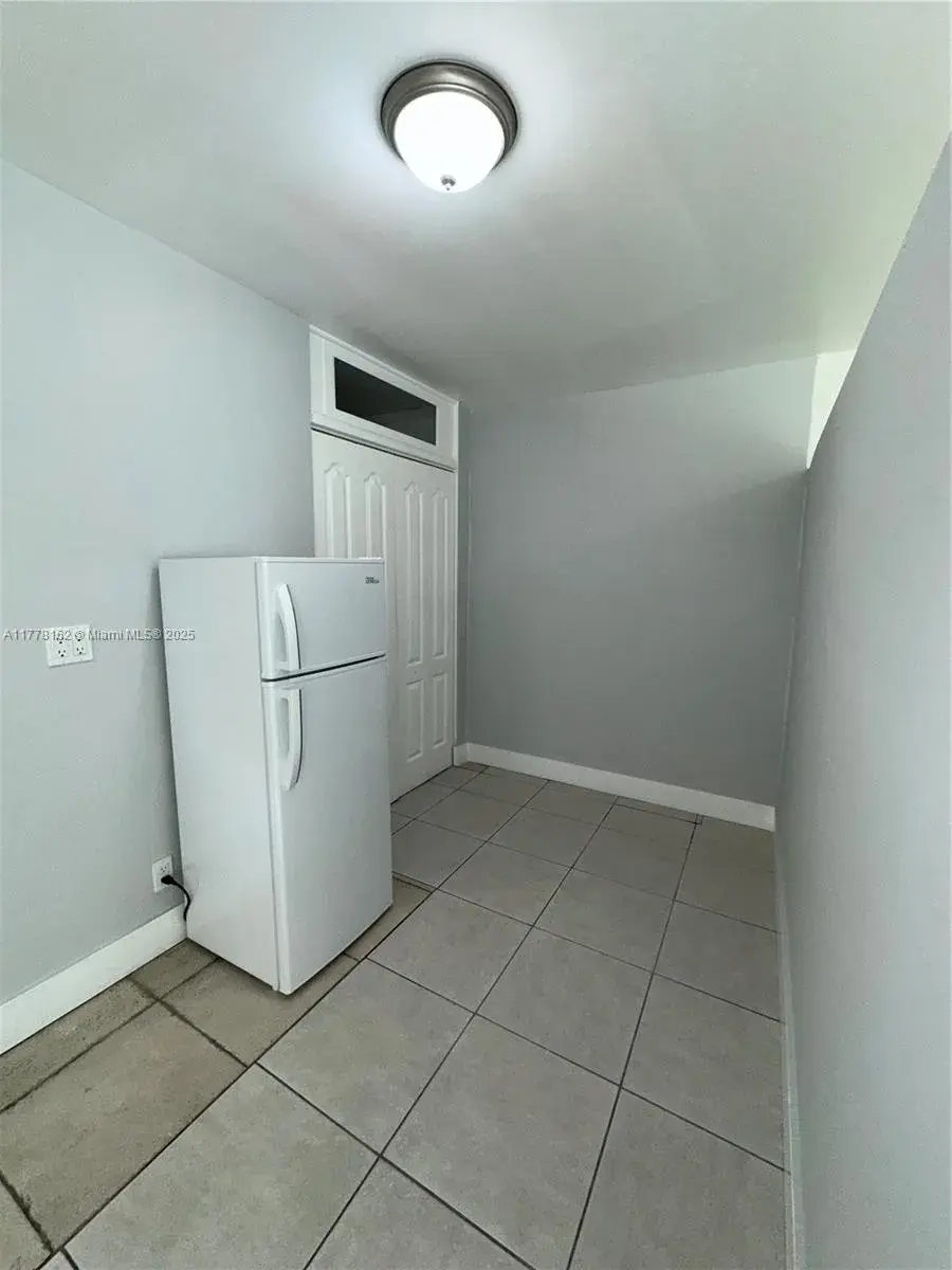 948 SW 49th Ter, Plantation FL 33317