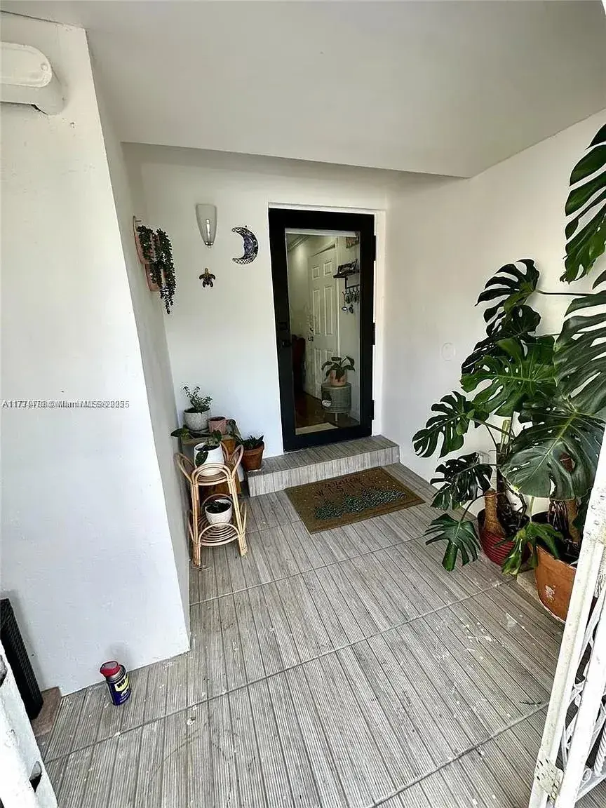 1818 SW 3rd St, Miami FL 33135
