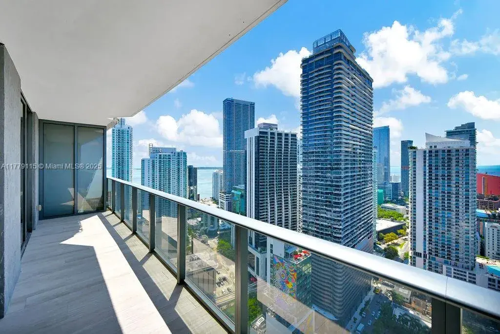 45 SW 9th St # 3705, Miami FL 33130 photo 2