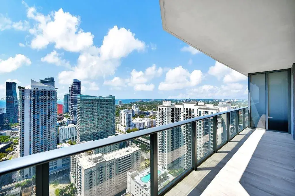 45 SW 9th St # 3705, Miami FL 33130 photo 4
