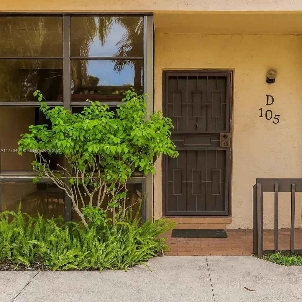 2 bedroom 2 bath Residential for sale at 800 NE 199th St # 105D, Miami FL 33179