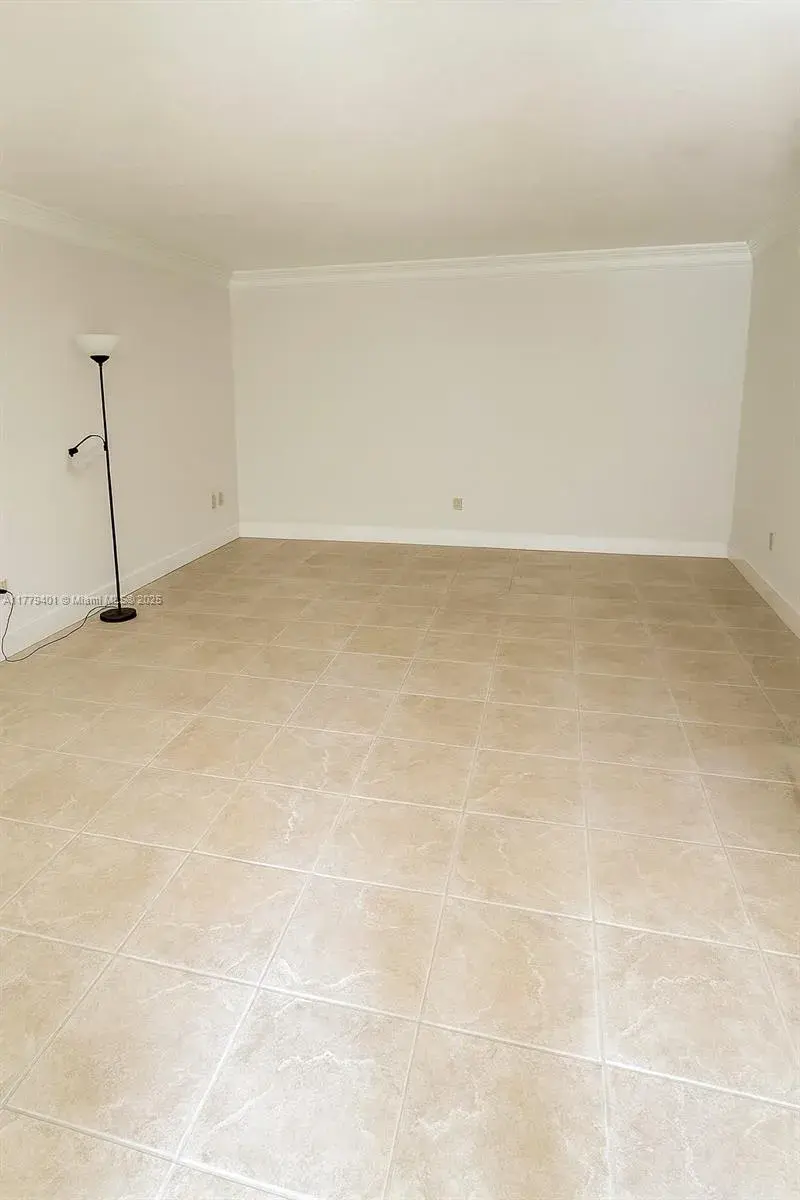800 NE 199th St # 105D, Miami FL 33179