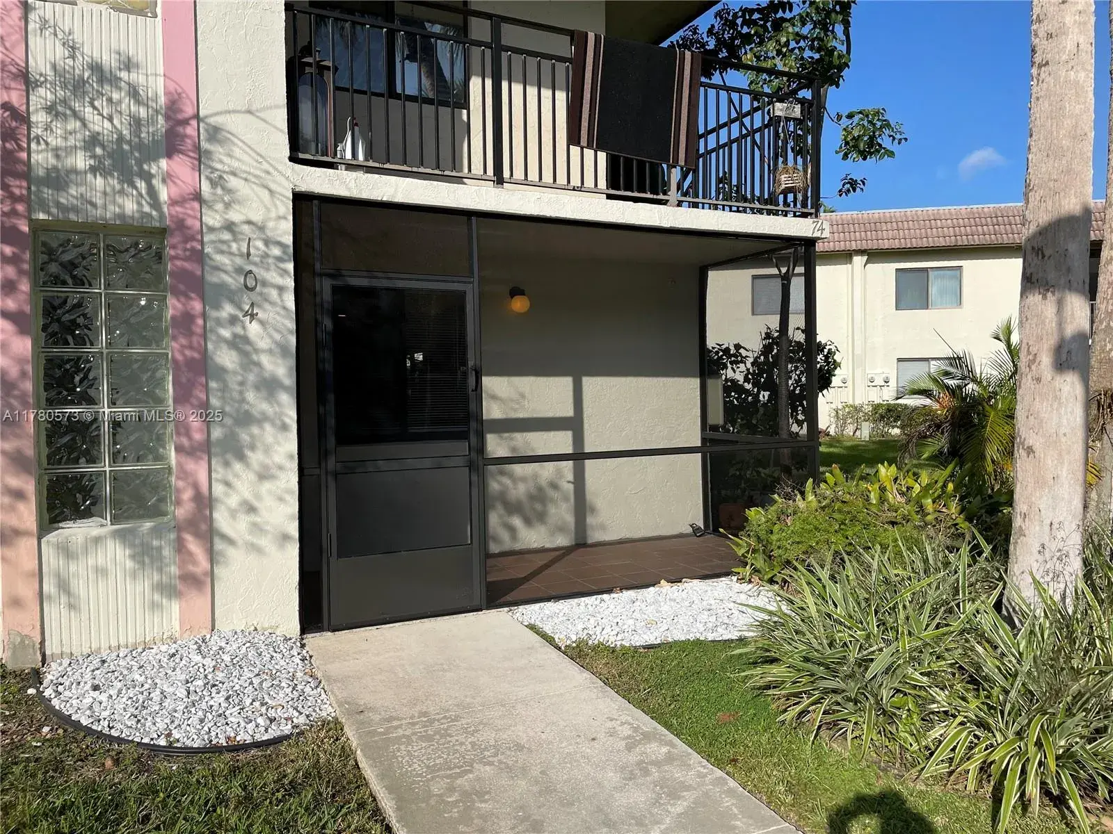 409 Lakeview Dr # 104, Weston FL 33326