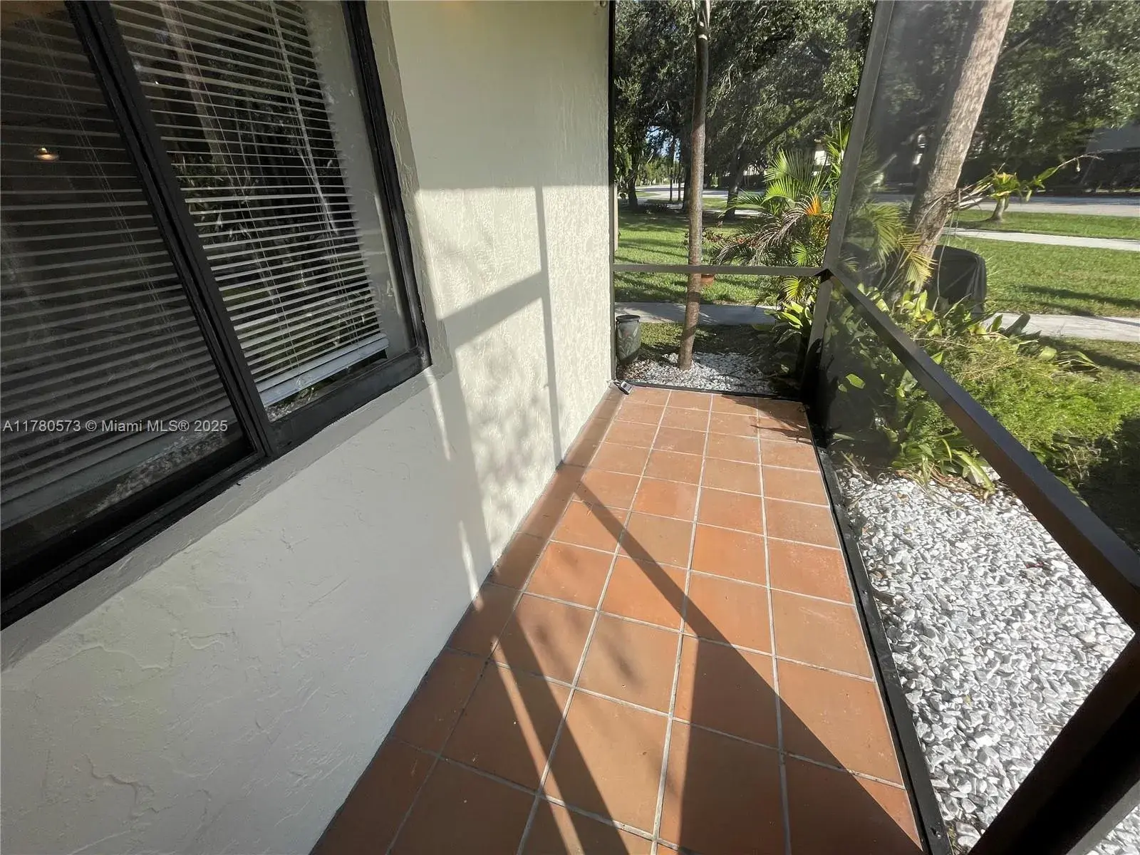 409 Lakeview Dr # 104, Weston FL 33326