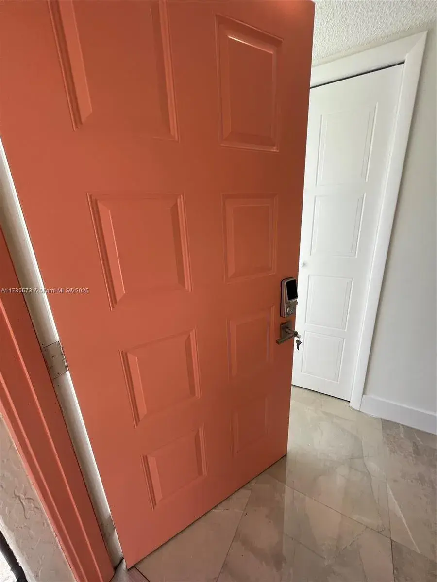409 Lakeview Dr # 104, Weston FL 33326