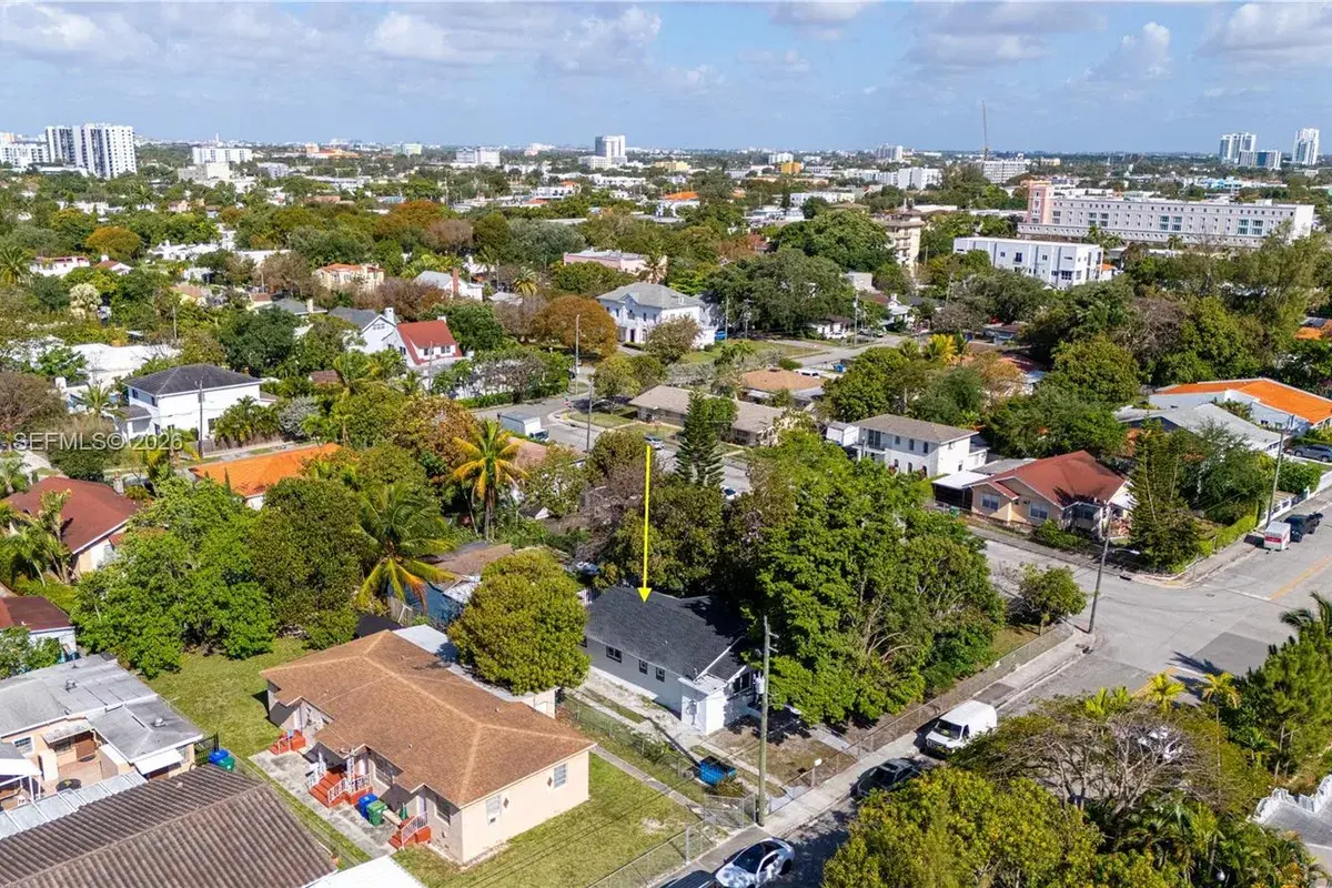 1114 SW 13th Ct, Miami FL 33135
