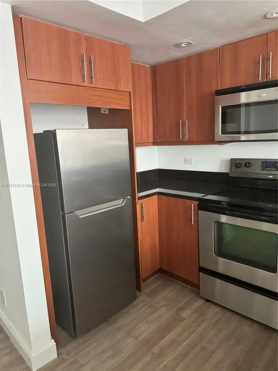 2 bedroom 2 bath Residential Lease for rent at 111 E Flagler St # 901, Miami FL 33131