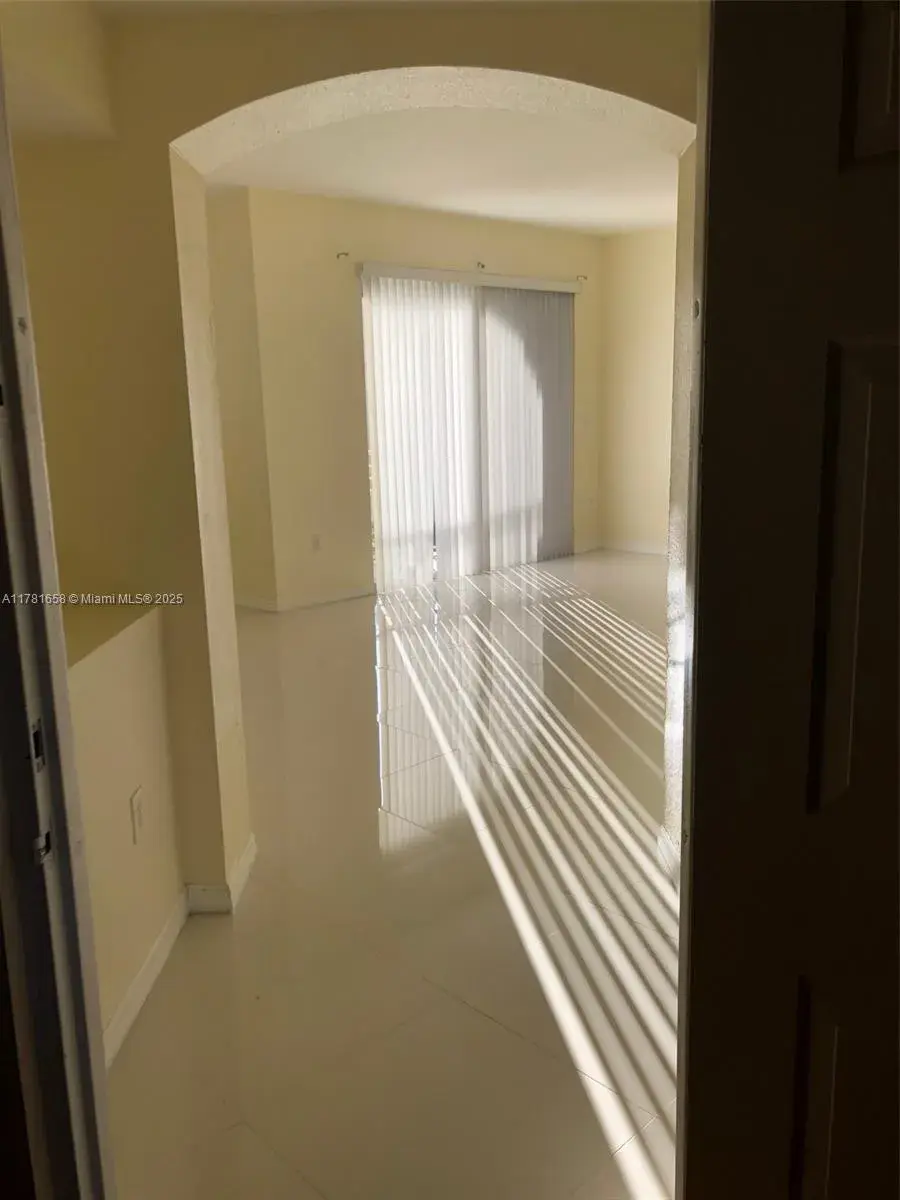 8826 W Flagler St # 216, Miami FL 33174