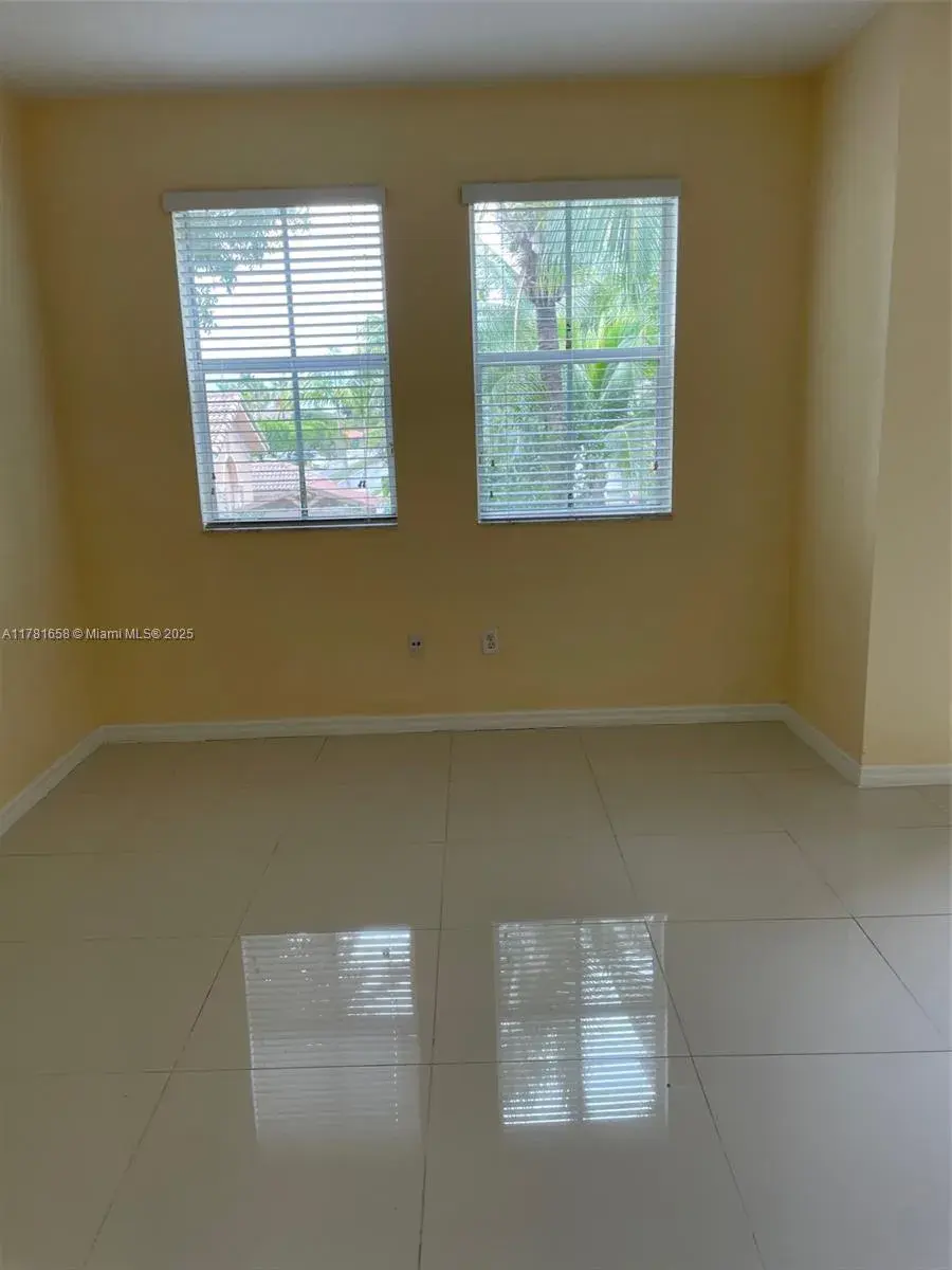 8826 W Flagler St # 216, Miami FL 33174