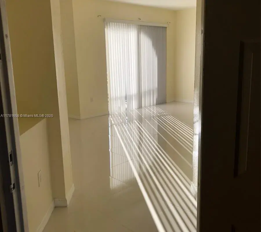 8826 W Flagler St # 216, Miami FL 33174