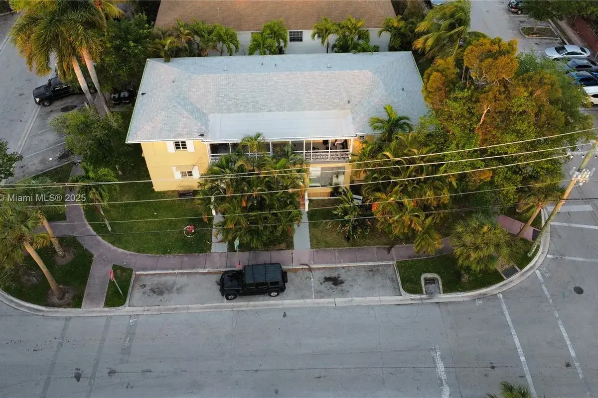 1797 Marseille Dr, Miami Beach FL 33141