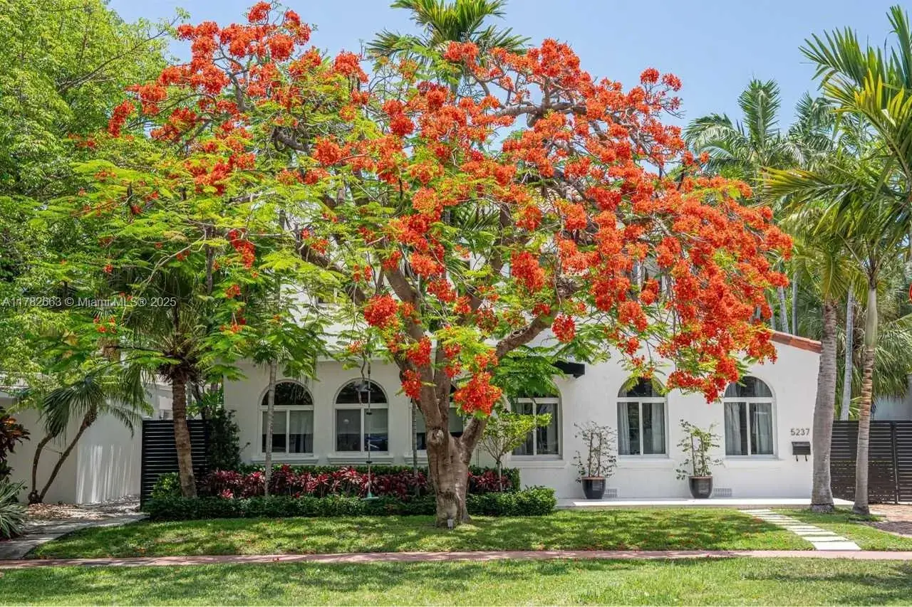 5237 La Gorce Dr, Miami Beach FL 33140